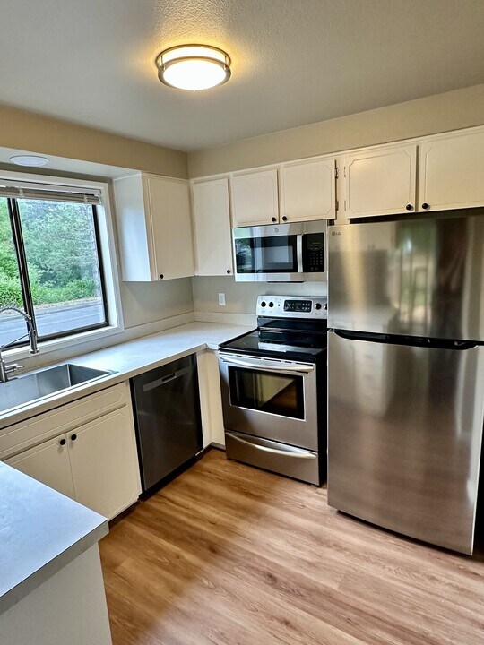17170 SW Ivy Glenn St in Beaverton, OR - Building Photo