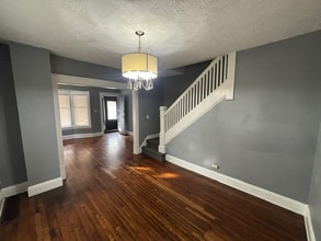 1541 Hopkins Ave in Lakewood, OH - Foto de edificio - Building Photo