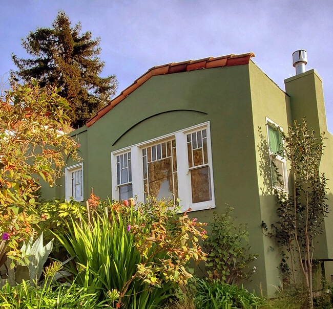 806 Vincente Ave in Berkeley, CA - Foto de edificio - Building Photo