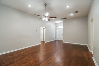 8323 Staplehurst Dr W in Jacksonville, FL - Building Photo - Building Photo