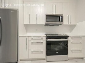 29 Creekstone Dr SW in Calgary, AB - Building Photo