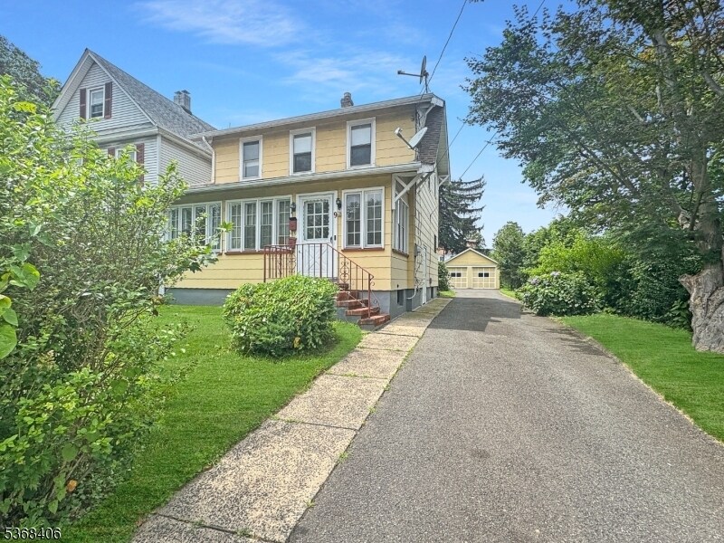 9 Regent St in North Plainfield, NJ - Building Photo