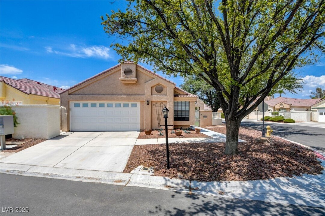 5257 Crooked Valley Dr in Las Vegas, NV - Building Photo