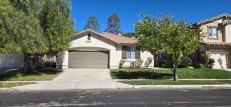 33364 Warwick Hills Rd in Yucaipa, CA - Building Photo