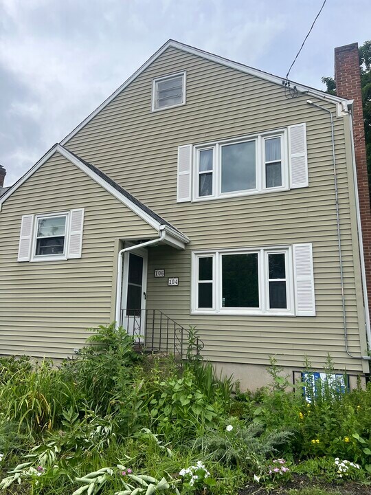 104 Vera St in West Hartford, CT - Building Photo