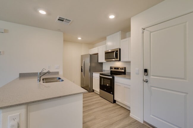 7375 Hayes Hbr Ct in North Las Vegas, NV - Building Photo - Building Photo