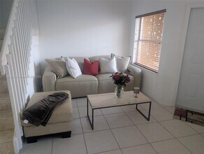 6016 NW 116 Pl in Doral, FL - Building Photo - Building Photo