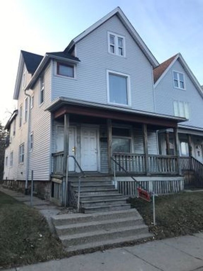 property at 2943 N Holton St