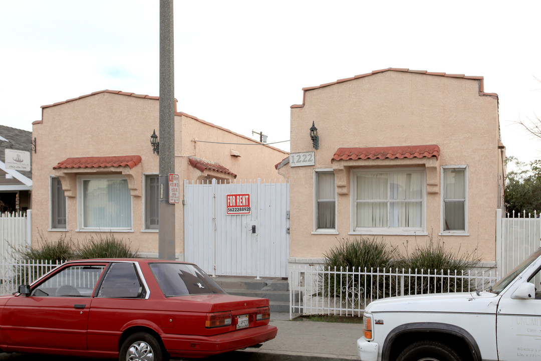 1222 E 10th St in Long Beach, CA - Foto de edificio