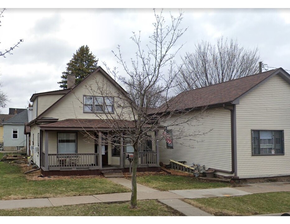1317-1319 Forest St N in St. Paul, MN - Foto de edificio