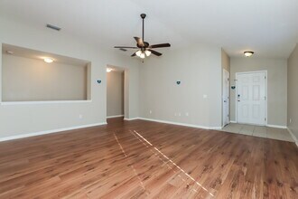 2126 Hunters Greene Dr in Lakeland, FL - Building Photo - Building Photo