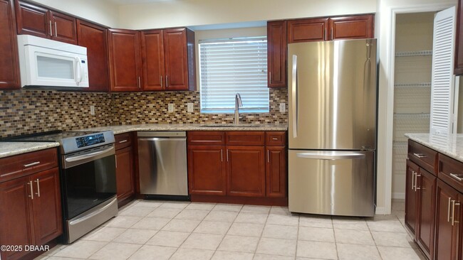 817 Long Meadow Ct in Port Orange, FL - Building Photo - Building Photo