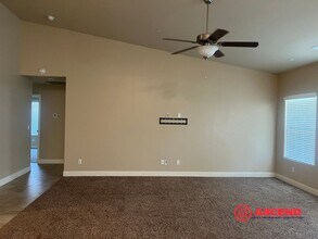 9414 Mountain Peak Ln in Shafter, CA - Building Photo - Building Photo