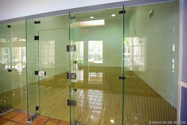 160 SW 117th Terrace in Pembroke Pines, FL - Foto de edificio - Building Photo