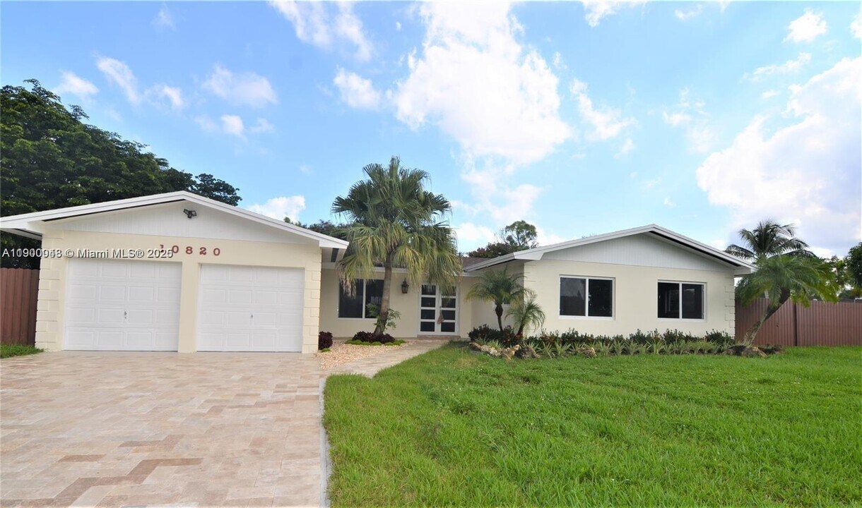 10820 SW 126th St, Unit 10820 in Miami, FL - Building Photo