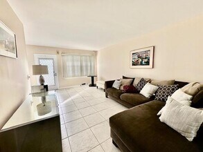 3032 Hythe B in Boca Raton, FL - Building Photo - Building Photo