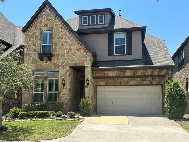 property at 13215 Pkwy Glen Dr