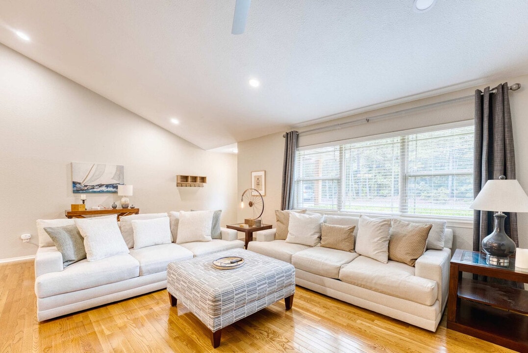 9 N Cerney Ln in Bella Vista, AR - Building Photo