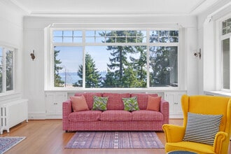 4670 Piccadilly S in West Vancouver, BC - Building Photo - Building Photo