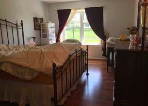 605 Saxony Dr in Mount Laurel, NJ - Building Photo - Building Photo