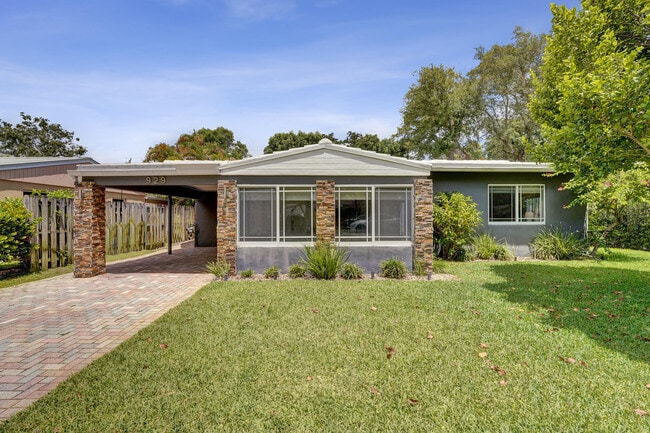 property at 929 SW 18th Ct