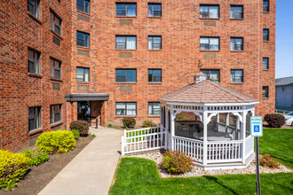 Midtowne Apartments in Wyoming, PA - Foto de edificio - Building Photo