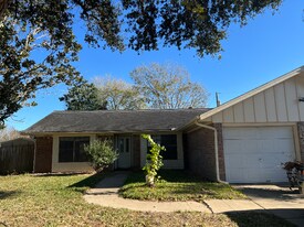 302 Navajo Dr in Victoria, TX - Building Photo