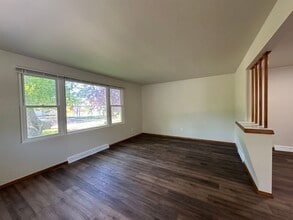 803-805 Caroline St in Neenah, WI - Building Photo - Building Photo