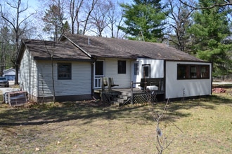 221 Vienna Ct in Houghton Lake, MI - Building Photo - Building Photo