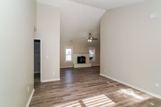 6726 Oak Lake Dr in Indianapolis, IN - Foto de edificio - Building Photo