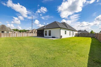 102 Farmington Ct in Houma, LA - Foto de edificio - Building Photo