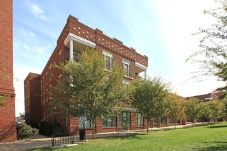 10619 Meeting St in Prospect, KY - Foto de edificio - Building Photo