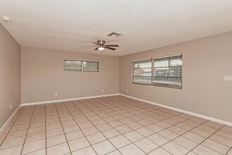 344 Crestwood Ave in Lehigh Acres, FL - Foto de edificio - Building Photo