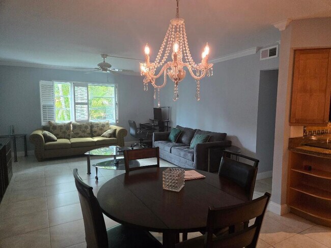 669 W Oakland Park Blvd in Wilton Manors, FL - Building Photo - Building Photo