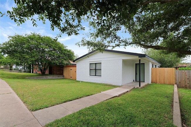 property at 5729 Pinon Vista Dr