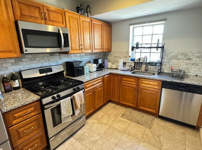 214 Lake Shore Rd, Unit 3