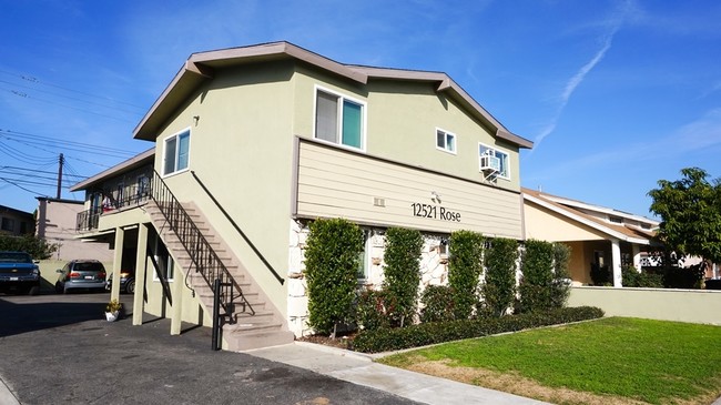 12521-12527 Rose Ave in Downey, CA - Foto de edificio - Building Photo