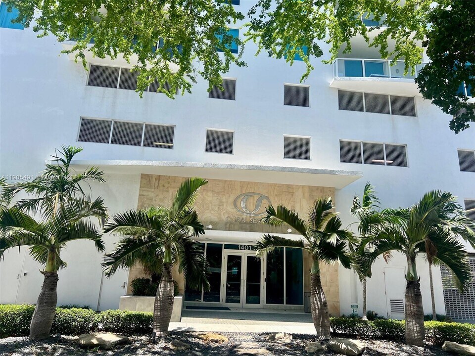 1401 SW 22nd St, Unit 803 in Miami, FL - Foto de edificio