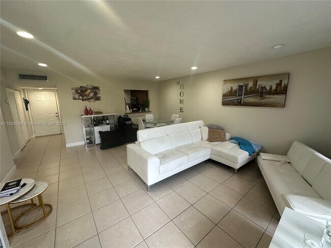 17911 NW 68th Ave in Hialeah, FL - Building Photo - Building Photo