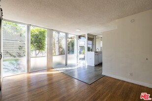 3330 S Sepulveda Blvd in Los Angeles, CA - Building Photo