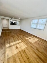 8180 Geneva Ct in Doral, FL - Foto de edificio - Building Photo