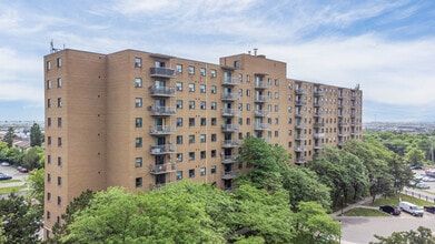 80 Orenda Ct in Brampton, ON - Building Photo - Building Photo