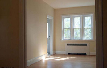 10 Nunnery Ln, Unit 2 in Catonsville, MD - Building Photo - Building Photo