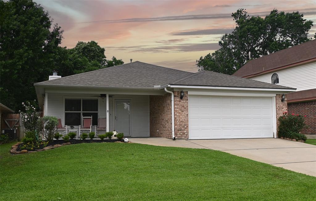 6867 Stillwater Dr in Willis, TX - Building Photo