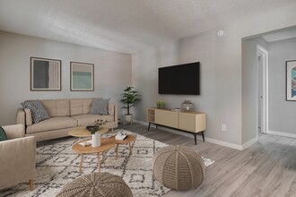 Featherstone Apartments in Colorado Springs, CO - Building Photo - Building Photo