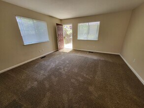 6581 Flower St in Reno, NV - Building Photo - Building Photo