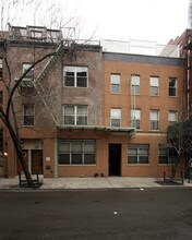 17 Cornelia St in New York, NY - Building Photo - Building Photo