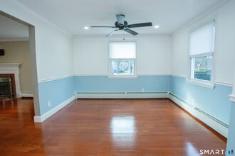 1 Valley Crest Dr in West Hartford, CT - Building Photo - Building Photo