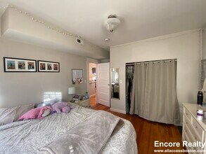 15 Litchfield St, Unit 3 in Boston, MA - Foto de edificio - Building Photo