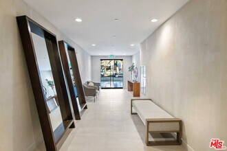 825 Croft Ave in West Hollywood, CA - Building Photo - Building Photo